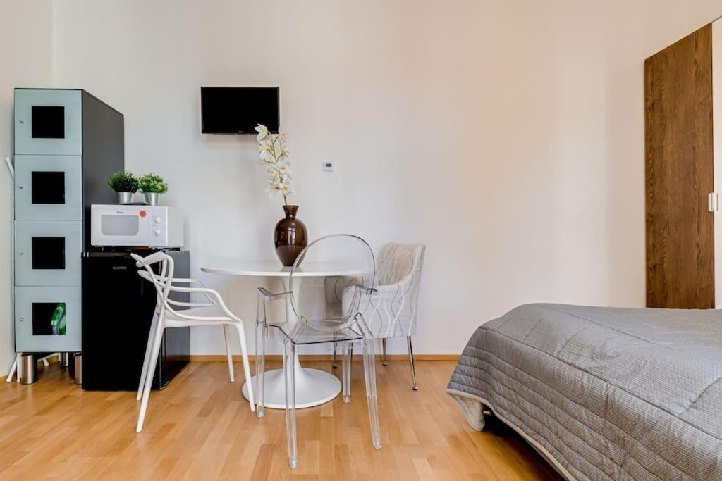 Ferdinand Palace Studio With Balcony Apartment Prague