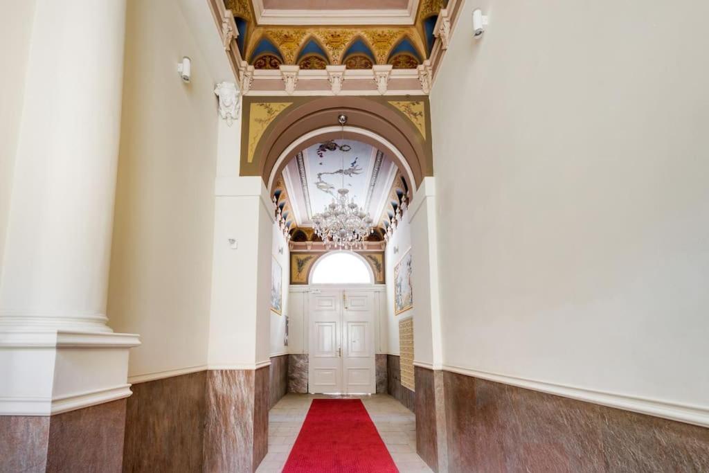 Ferdinand Palace Studio With Balcony *