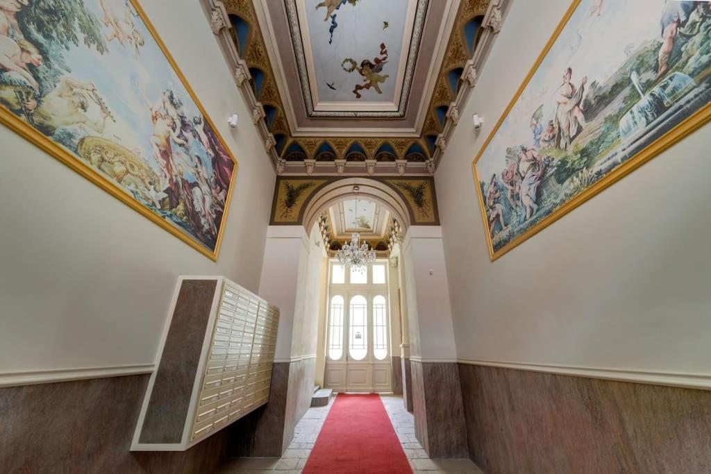 Ferdinand Palace Studio With Balcony *